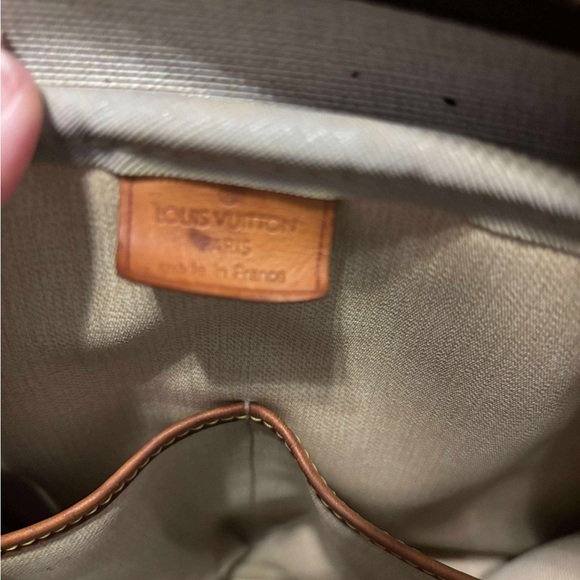 Louis Vuitton Deauville Monogram Travel Bag - Picture 4 of 7